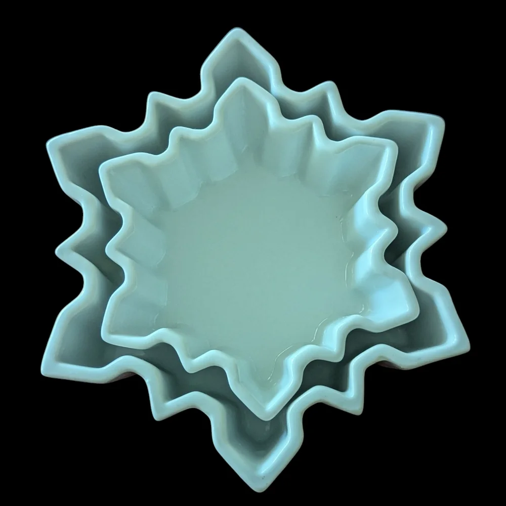 Crate&Barrel ceramic Snowflake nesting Dishes (2)